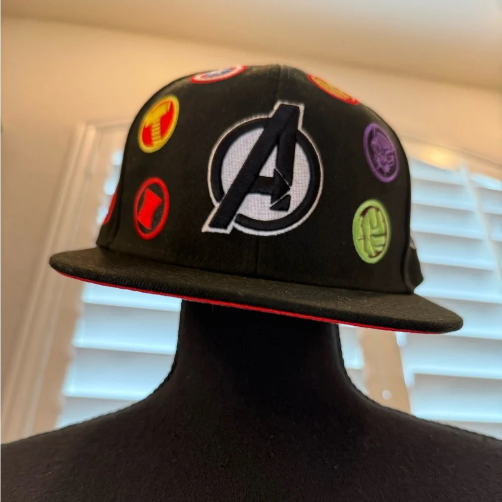 Marvel Avengers Patch Fitted Hat – Size 7